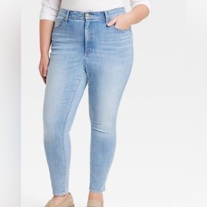 Universal Thread High Rise Smooth & Sculpt Jeans. Size 20. New.